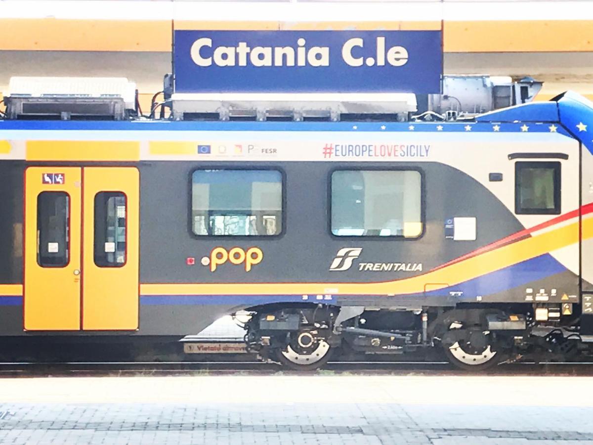 Binario 8 Catania Stazione Centrale Exterior photo